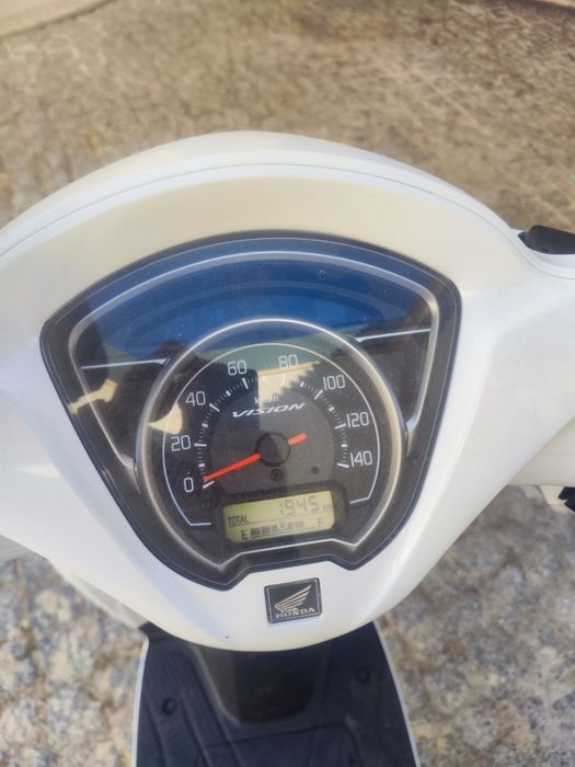 Honda Vision igual nova tudo 100%