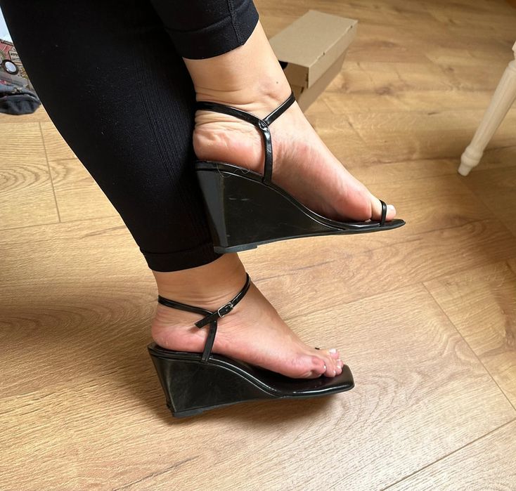 Sandały na koturnie Jeffrey Campbell 39
