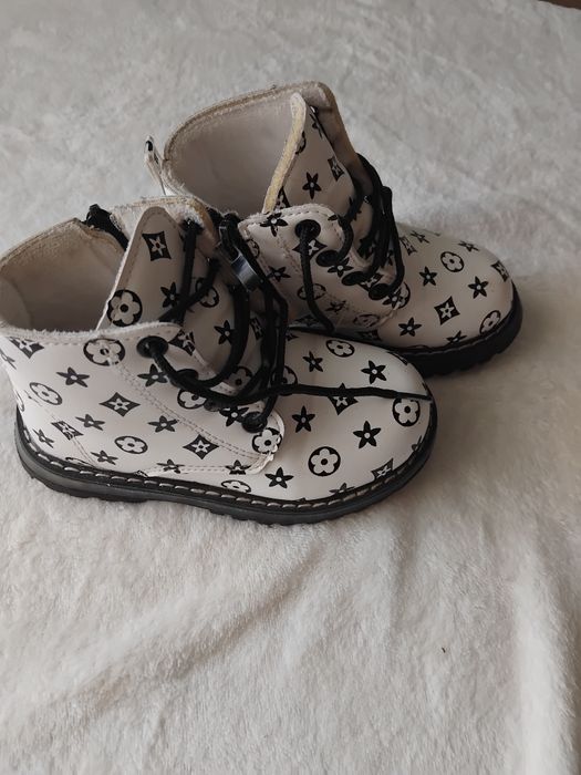 Продам черевички для дівчинки