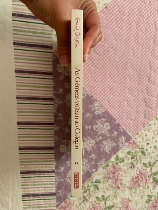 Livro juvenil - “AS GÉMEAS voltam ao Colégio”