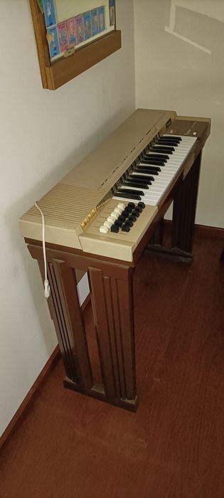 Órgão Elétrico Vintage Bontempi 13 c/ Suporte