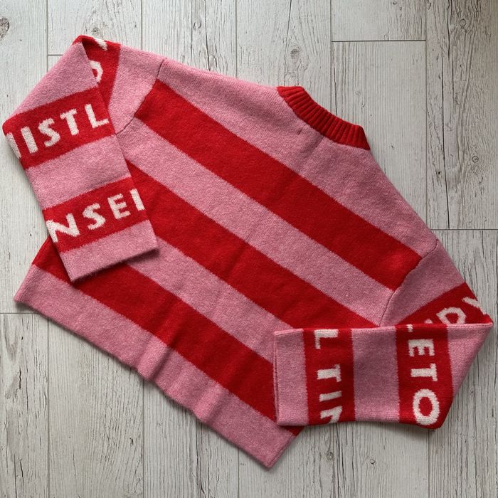 Różowy żakardowy sweter świąteczny oversize h&m candy cane mistletoe