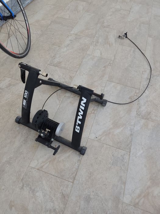 Bicicleta de estrada + rolo de treino