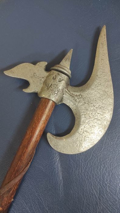 Dois Machados decorativos