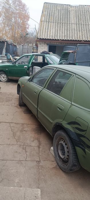 Мазда 323 2001 года