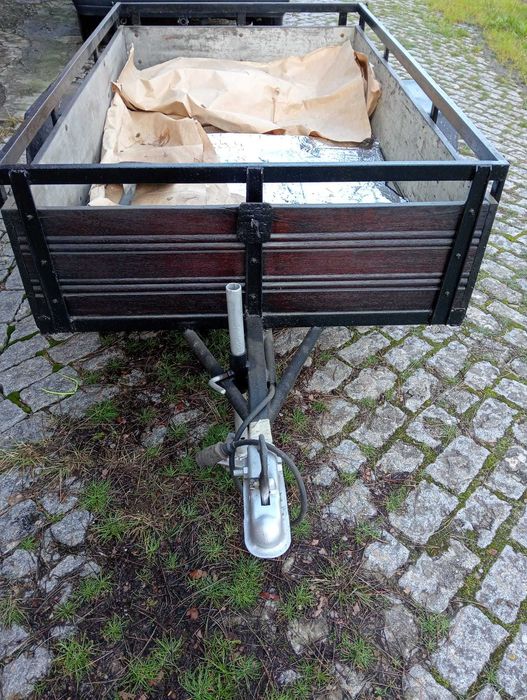 Reboque  Atrelado 1,10 cm largura comprimento 1,85 cm 0,35cm altura