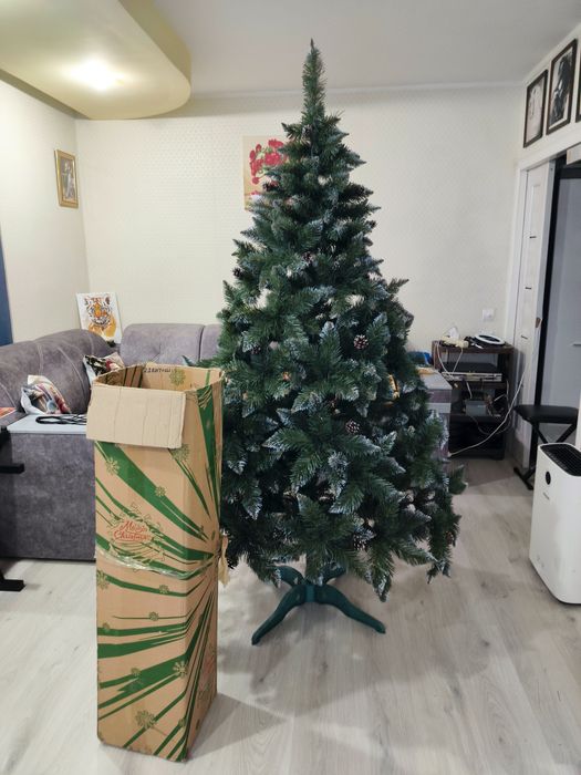 Продам ялинку штучну