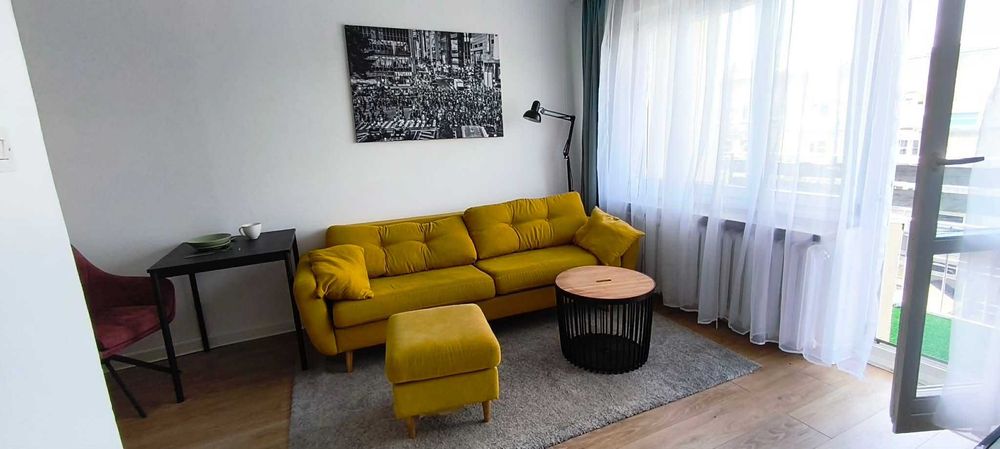 Duże 1 pokojowe mieszkanie dla 1-2 osób, balkon, kuchnia osobno, internet + tv