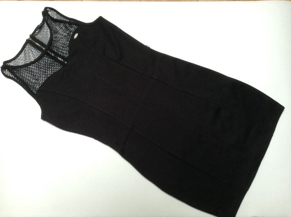 Elegancka sukienka Mohito S czarna biurowa pasek