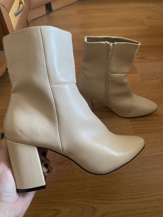 Ботильони Reserved