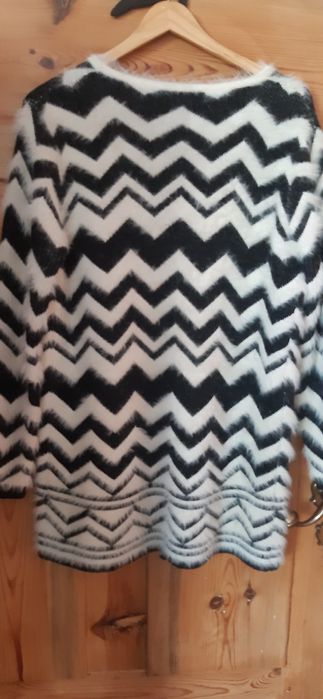 Czarno-biały sweter puchaty  kardigan, narzutka, żakiet.