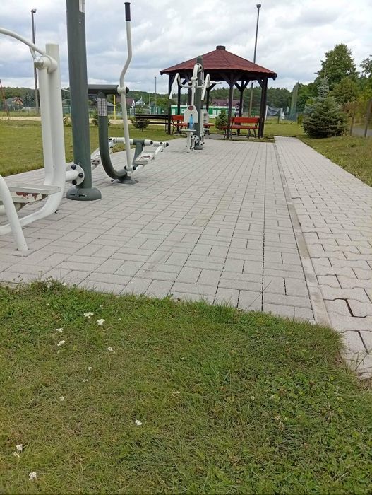 Myjemy na błysk kostkę brukową elewacje dachy