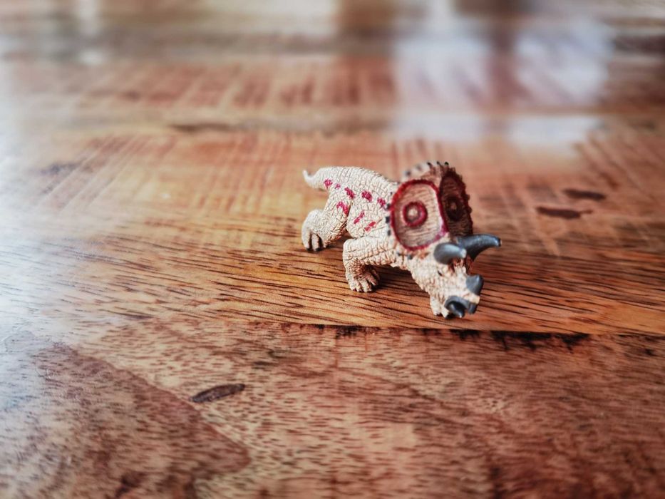 Dinozaury, tygrys figurki