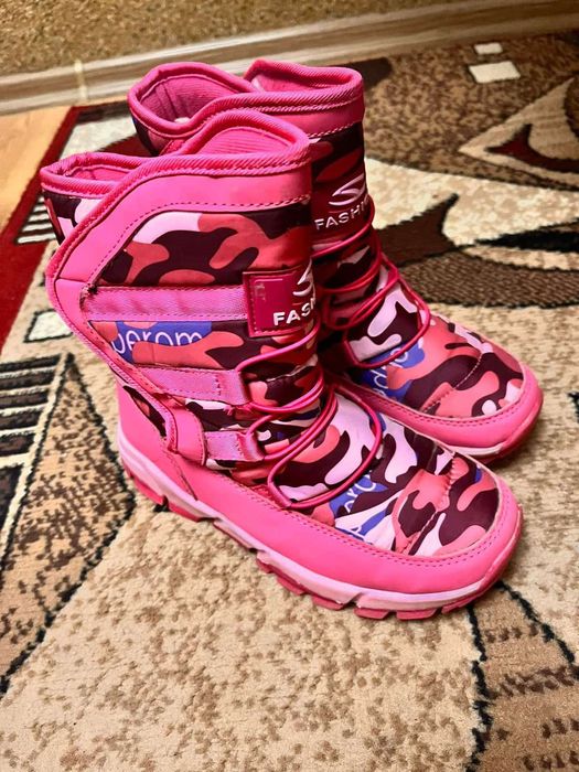 Продам  взуття для дівчинки.