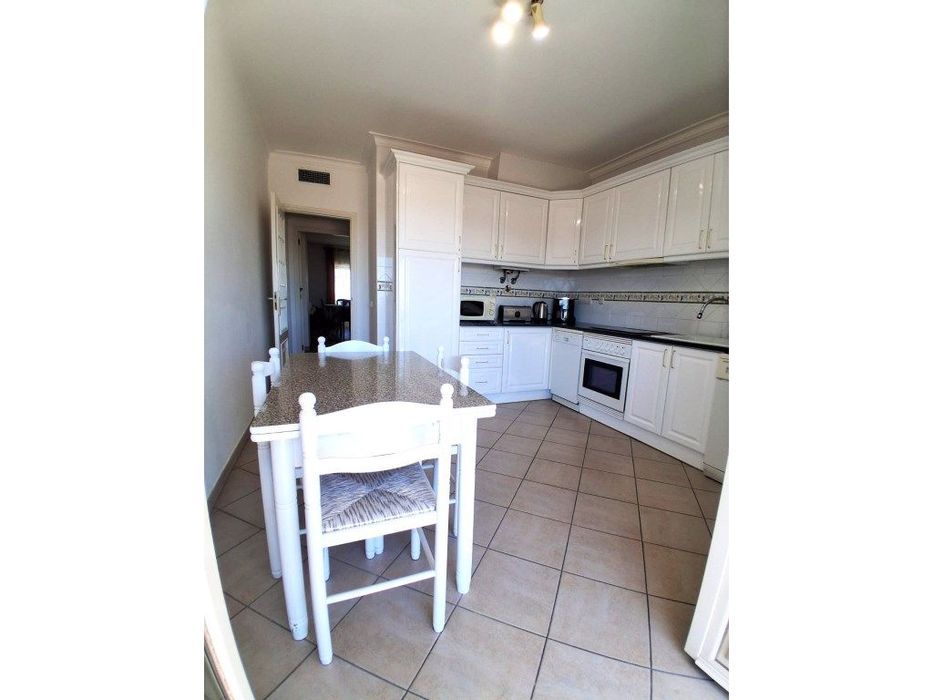 Apartamento T2 +1 com aproveitamento de sotão e vista mar na Quinta...