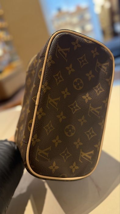 Louis Vuitton Toiletry Pouch 26 нова