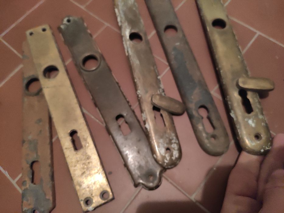 Szyldy 6 starych mosiężnych elementów drzwi - PRL lub starsze