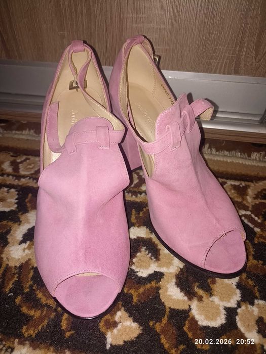 Продам туфлі замшеві, рожеві, на каблуку