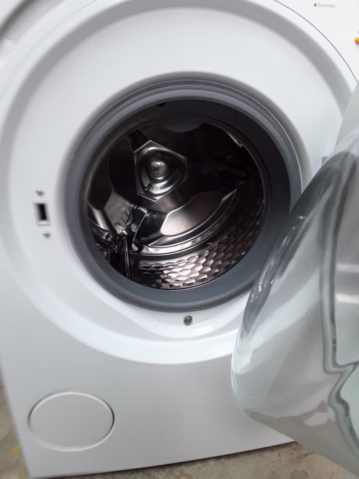 Maquina de Lavar Roupa MIELE - igual a nova