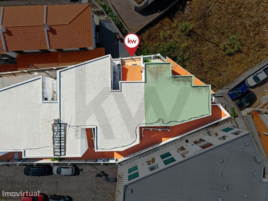 T2 Assomada- Churrasqueira, Sala Ampla e Estacionamento- Excelente Loc