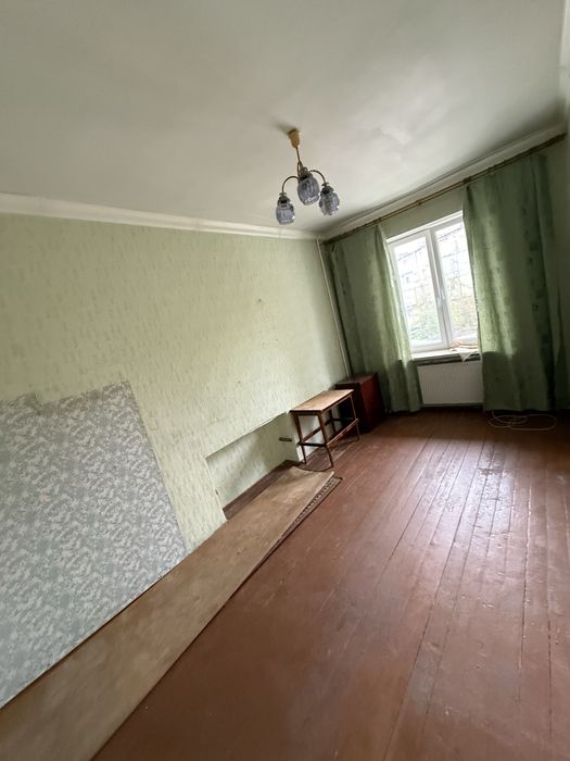 Продається квартира з автономним опаленням.Другий поверх