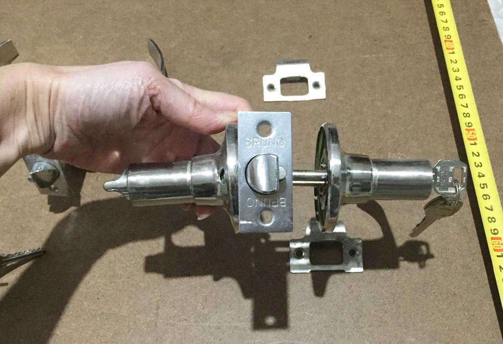 Замок врезной защелка з ручками ключами для межкомнатных дверей