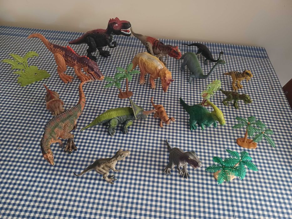 Conjunto de 15 Dinossauros