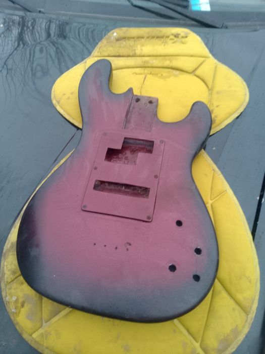 Корпус бас гітари