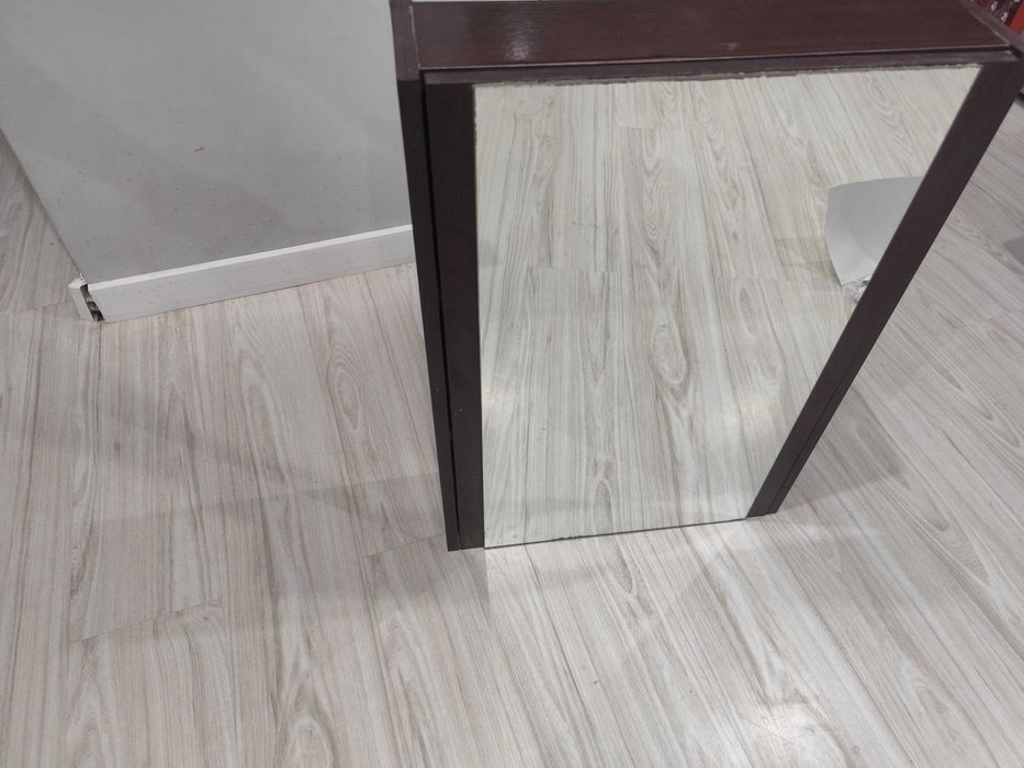 Szafka wisząca z lustrem