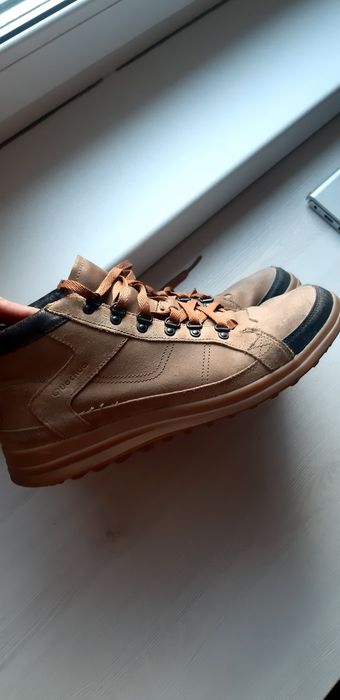Buty sportowe trekkingowe.