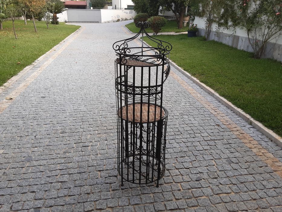 Vende garafeira em bom estado garafeira em ferro forjado