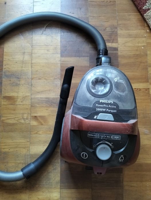Пилосос Philips.
