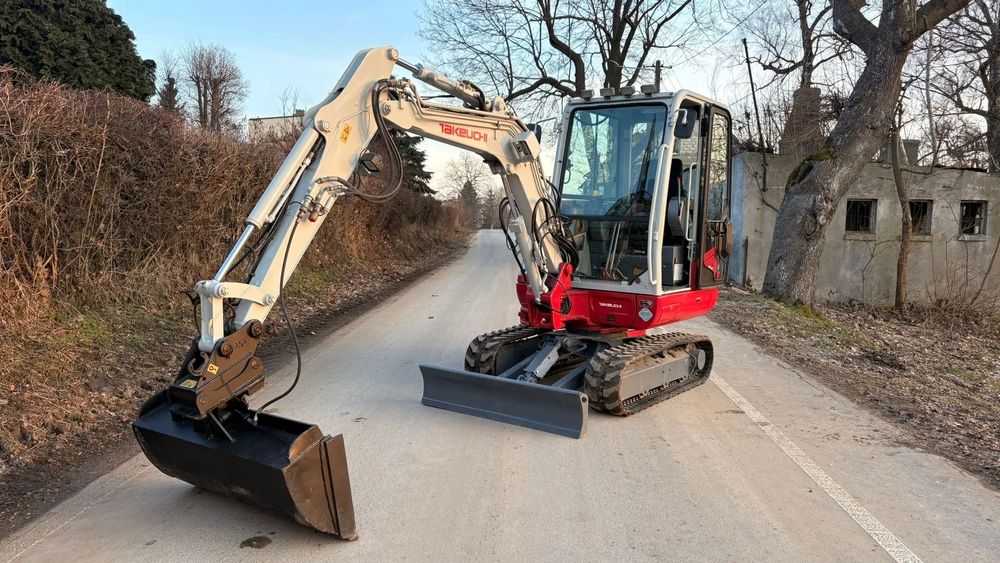 Takeuchi TB230  Takeuchi TB230