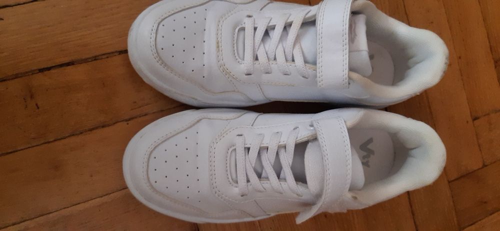 Buty  młodzieżowe  nr 34