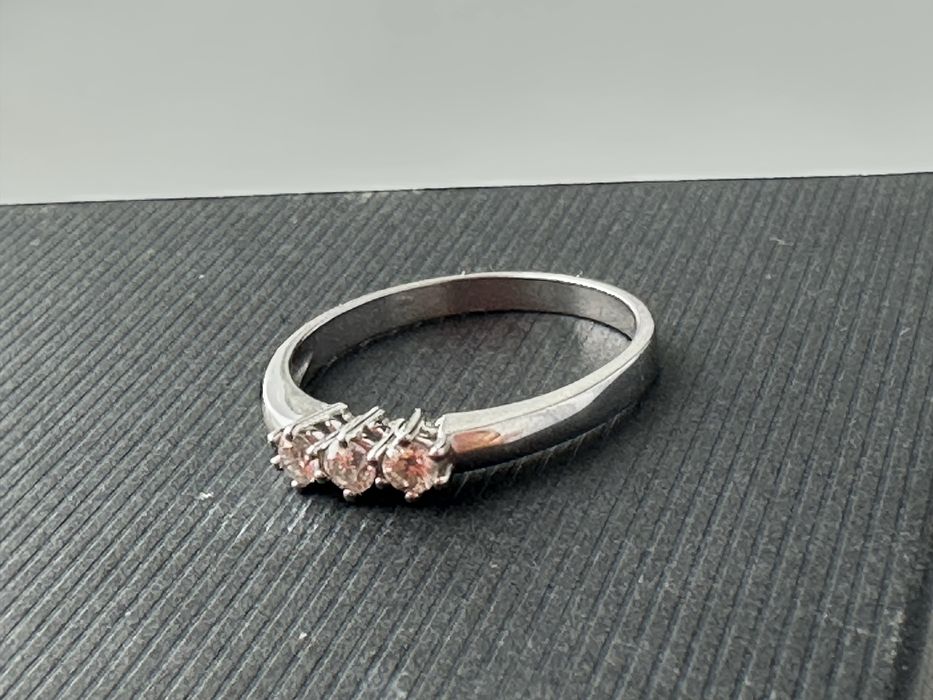 Золотое кольцо с брильянтом