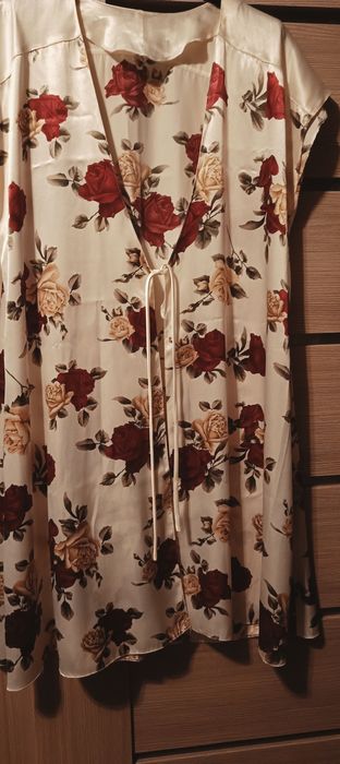 Elegancki Szlafrok w róże, rozmiar M/L