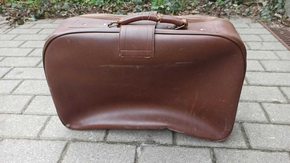 Walizka stara sprawna