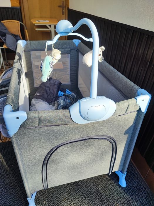 Łóżeczko turystyczne Kinderkraft z akcesoriami