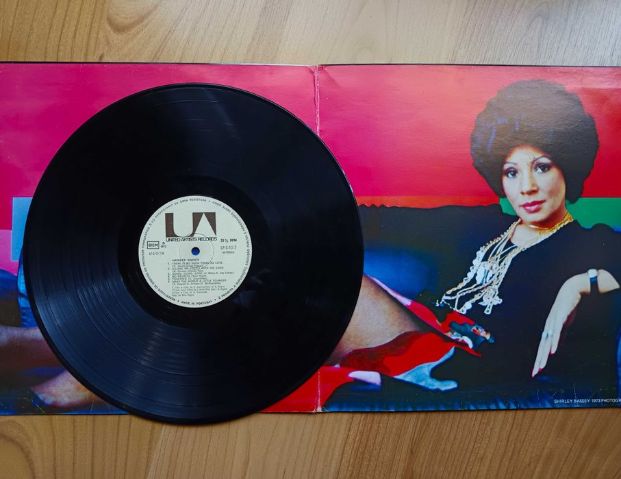 Shirley Bassey - Never, never, never (disco vinil)