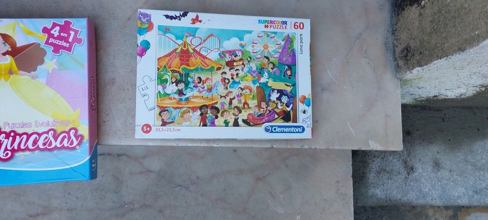 Vendo puzzles criança