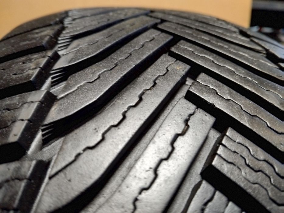 Opona zimowa 215/55R16 Michelin  Alpin 6