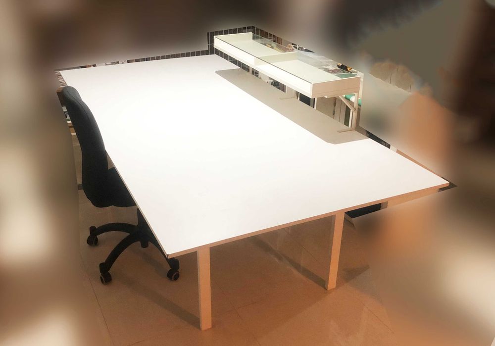 Alçado de Secretária - Ikea Ekby Gruvan - madeira branca e vidro