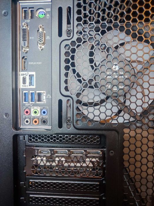 PC Gaming i7 8700 • RTX 3070 Ti • 16GB 2400MHz • 500GB NVMe • ARGB • Lian Li