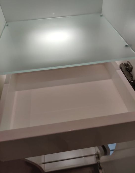 Móvel de parede suspenso vertical com LED interior