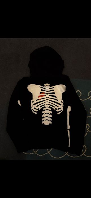 hejka mam do sprzedania bluze z motywem w szkielet