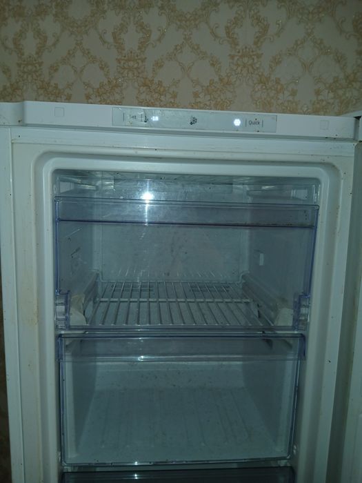 Морозильна  камера beko