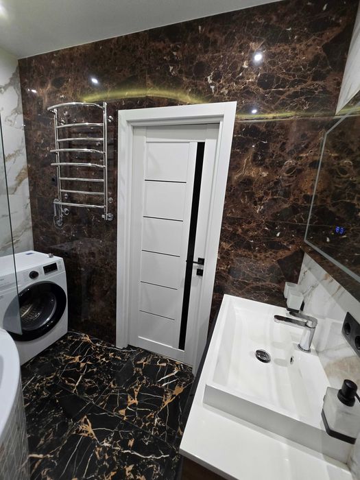 Продаж авторської 2-ї квартири у самому центрі міста, державні програми, ваучери