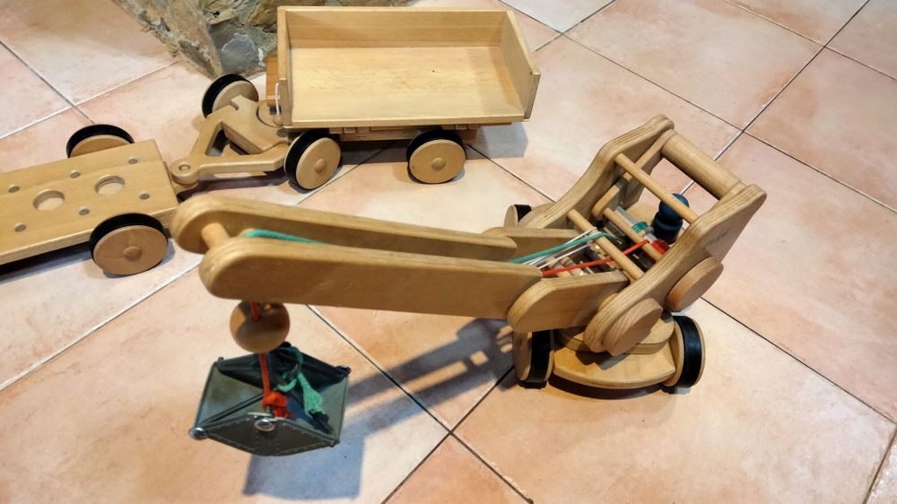 Camião basculante e escavadora brinquedo madeira