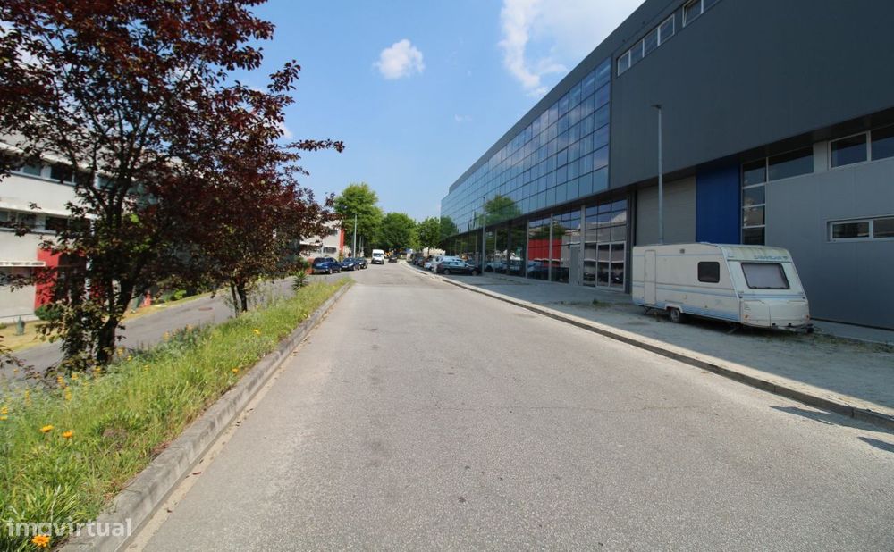 Pavilhão/armazém para Arrendamento