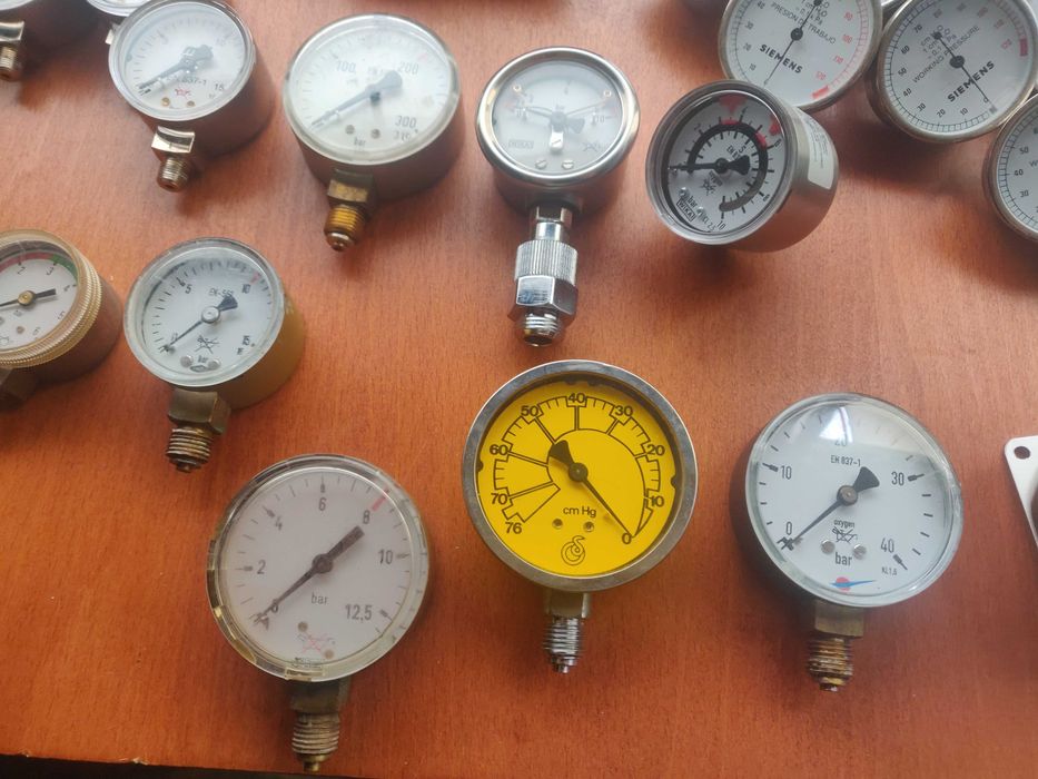 vários tipos de manómetros